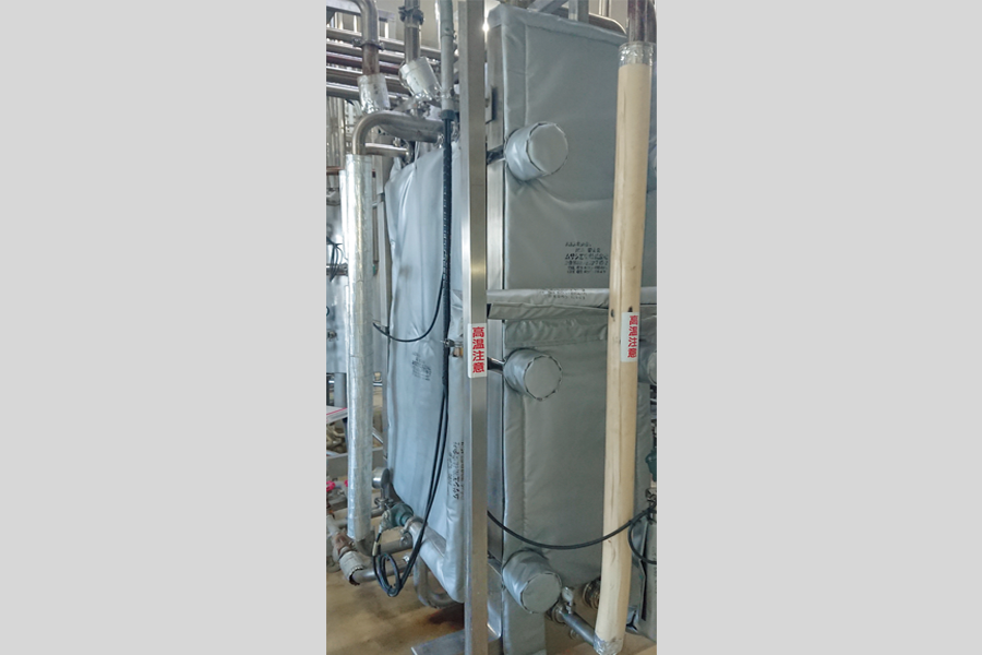 プレート式熱交換機・スチームユニット他 耐熱用ホットカバー取付工事